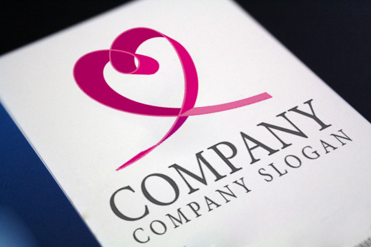 ロゴ作成サンプルです ハート リボンロゴ マークデザイン0をイメージしたロゴデザインです